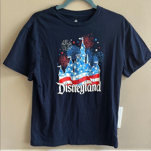 Disneyland Patriotic 4th of July Red White Blue Cinderella Castle TShirt Medium - Picture 1 of 5